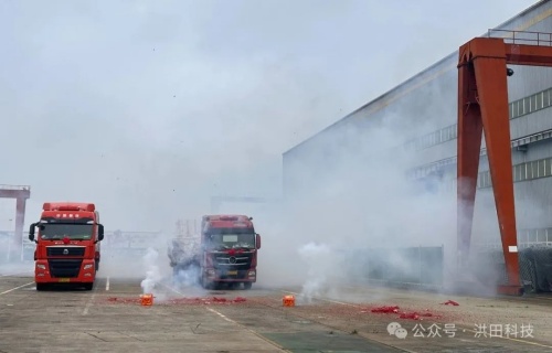 洪田科技首臺(tái)復(fù)合鋁箔真空鍍膜設(shè)備成功下線發(fā)貨！